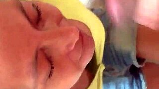 mi amiga draws me in with her amateur charm