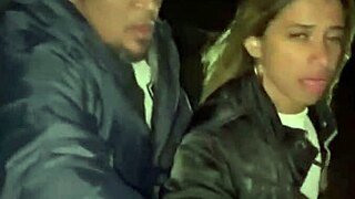 Esposa Dando pro Amigo do Corno na Praia com Cumshot and Public Flashing!