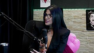 Nunca transou na mesa de sinuca o cliente gostava de um fio terra deu a buceta no avi�o e chegou a receber 23 buqu�s de flores mas - leticia braga watch on sheer red