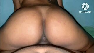 Sentando Gostoso No Corninho With Tattoo Action!