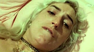 Alina Modelista touches herself in early morning for big squirt