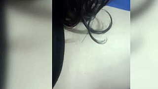 Chica teen 18+ delgada montando una polla dura con sexo oral en pigtails y pov