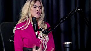 I love watching this compilado from Thiago Barão on Preliminares podcast with Bia Hot in sheer red lingerie