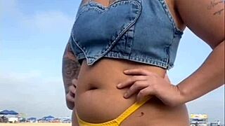 fiz o cara ficar de pau duro na praia with african exhibitionists flashing
