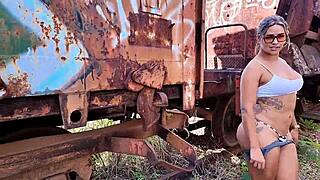 Muscular Brazilian bodybuilder blonde milf gets bareback anal assfucking outdoors with big cock in juicy pussy play.