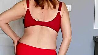 Oh wow, look at this hot mature pussy up close with natural tits and fingering action.