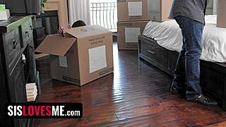 अरे देख ना, कॉलेज वाली कुमारी सौतेली बहन डिल्डो से किंकी हो गई सौतेले भाइयों के फेशियल से