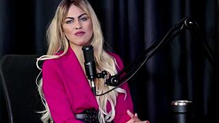 i'm this safada showing off my blowjob skills, getting tits sucked, then the plug slips into my ass while peeing for the client in lingerie