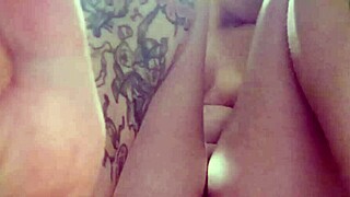 Acabo de salir de la ducha y quise meterme un dildo hasta correrme