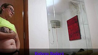 sem dinheiro pra aluguel, novinho dotado fode a senhora da pensão com pau grande