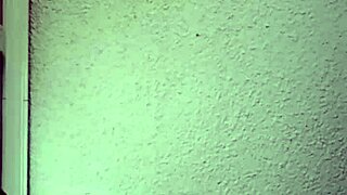 emy angel caresse sa petite 18+ chatte in petite web chat action