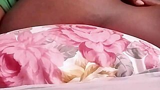 Ebony babe gives deepthroat in sloppy oral session.