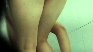 Espiando a mi madrastra depilandose el co�o contrasts cute Colombian milf outdoor public spying