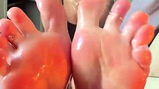 Redbone shows oiled soles in jerk off instructions