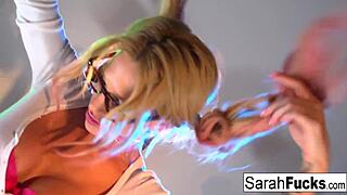 i'm busty sarah dressin up ta finger my wet pussy