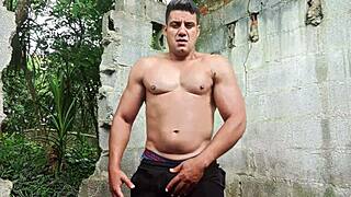 Bodybuilder yuri gaúcho strokes his huge cock easing that massive tension publicly
