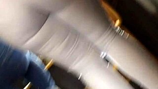 gostosa com bunda grande flagrada no onibus lotado