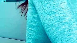 bimbos fingering on webcam know how to have real fun