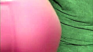 Fit wife in pink leggings fucked hard on sofa