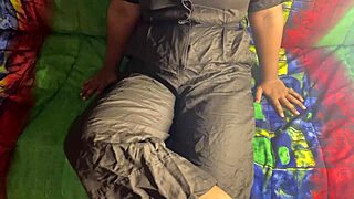 Indian boss fucks squirting desi girl hard!