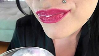 goth babe's milkshake shake intro