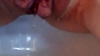 gretala pisses and splashes water