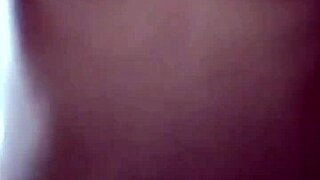 Skinny hottie gets fucked deep with creampie in homemade session.