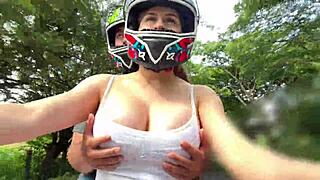 Mi Madrastra Sexy Me Recoge Y Me Tienta Despues De Clases