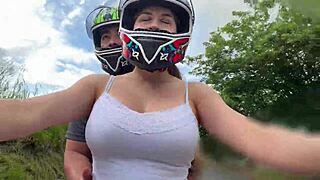 Mi Madrastra Sexy Me Recoge Y Me Tienta Despues De Clases