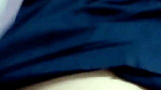 mi hermanastra sale de vacaciones sin amigos para cogersela en la escuela esta sedienta de verga y me ruega que lo haga en publico