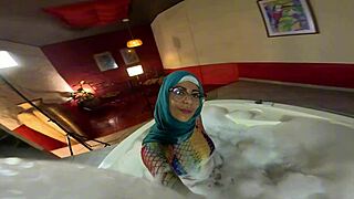 pussy to mouth jacuzzi ride with mia niqab... damn hot!!