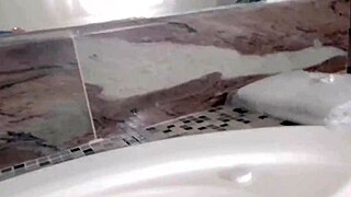 gordinha latina puta tira minisaia no motel pra hidromassagem gostosa