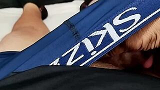 minha namo siririca na buceta apertada me fez gozar