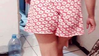 Auroraestelar the curvy latina milf housewife pisses masturbates in steamy shower workout