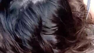 na varanda, chupando pau e abrindo a buceta pro comedor