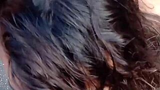 na varanda, chupando pau e abrindo a buceta pro comedor