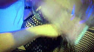 te la mamo a ti también mira cómo me corro joi español