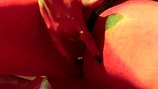 Hot in the gym, needs to touch herself like a slut!