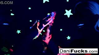 Sexy Dani's playing with her wet pussy 😍