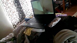 i'm watchin lesbo porn and masturbatin so hard