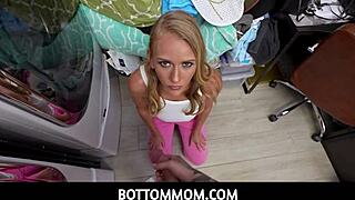 Stepmom Jasmine Daze's Secret Blowjob