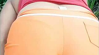 morrita borracha en el monte grabada orinando y follando por el culo