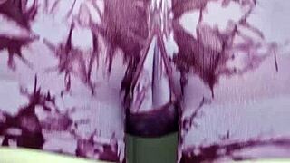 Kate's puffy pussy stands out in tight leggings during yoga