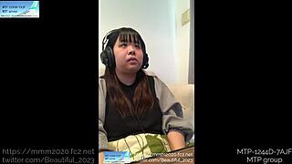 Hey, wanna see rookie Sakura Asakura's selfie chaku-ero video?