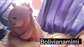 Me Masturbando E Deixando O Ursinho Me Chupar No Ônibus, Quer Ver?