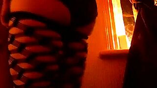 Big booty Australian slut twerking her huge ass