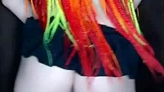 ha disfrutado de las grandes tetas de la esposa de su hermanastro ordeñandolas