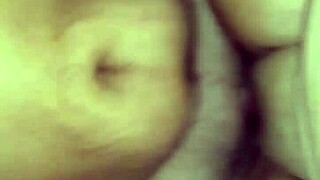 ME GRABO MIENTRAS MI VECINO ME COJE Y ATA Y JUEGA CON MIS PEZONES NIPPLE BONDAGE