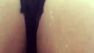 Hey, watch Casadinha play with her tight hole! 😜