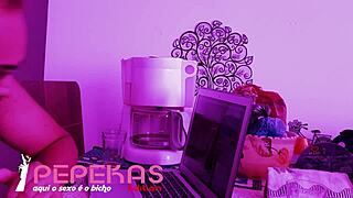 Vivi Guedez Oficial chama técnico para consertar PC, novinho trai esposa e não resiste 😈